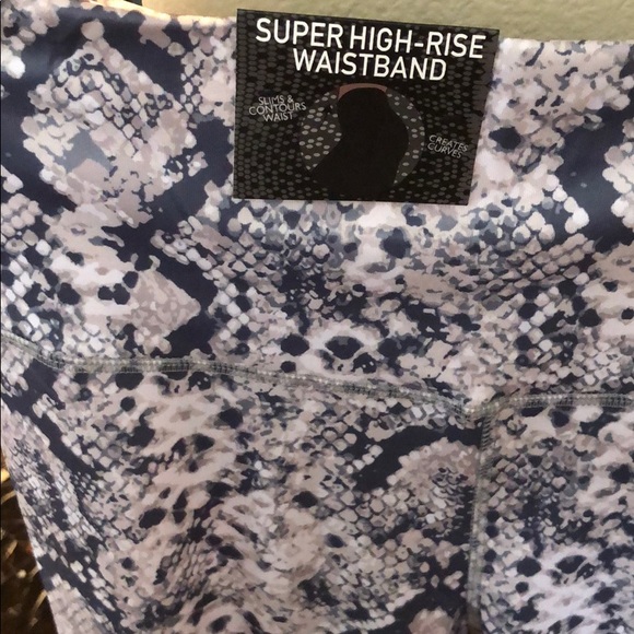 Women’s Ultra Slimming Active Legging NWT  Size M - Picture 2 of 7